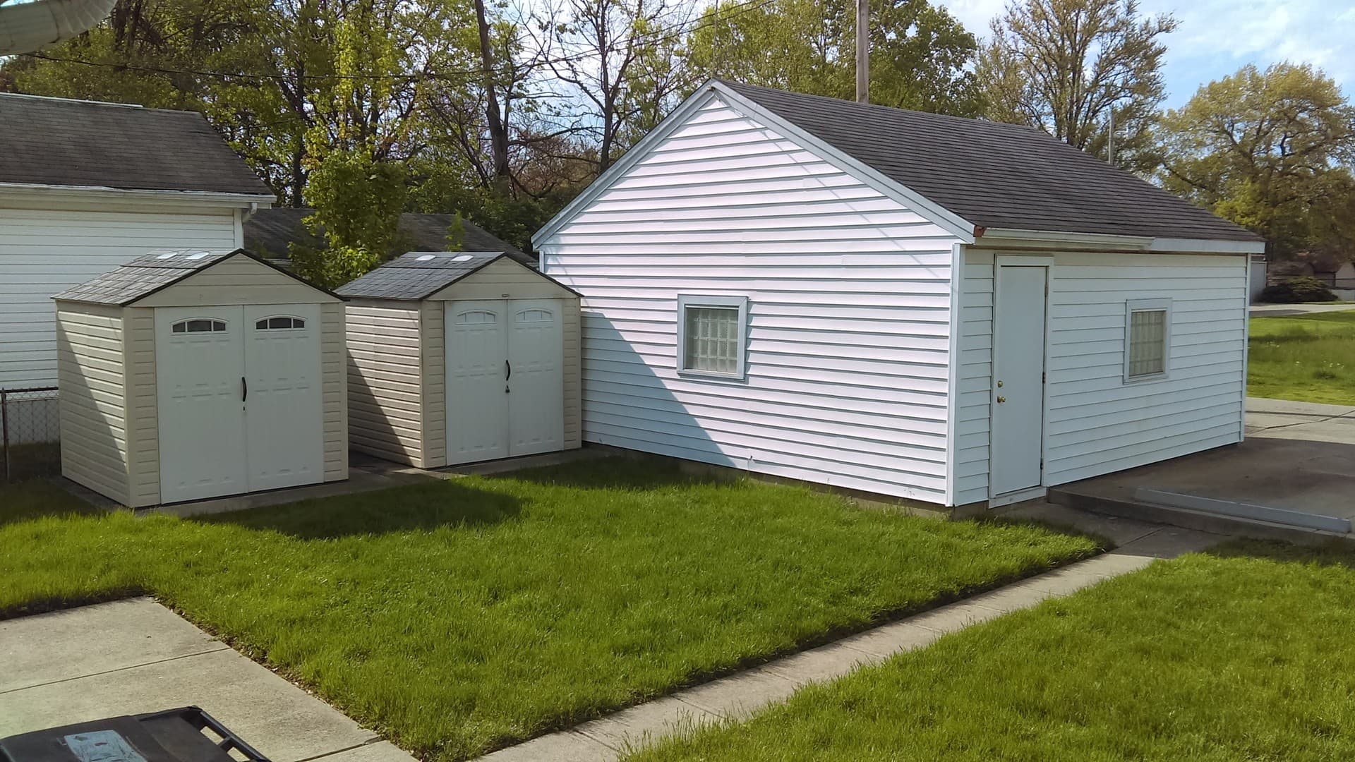 Hamilton Apartment: 618 Hayes Avenue