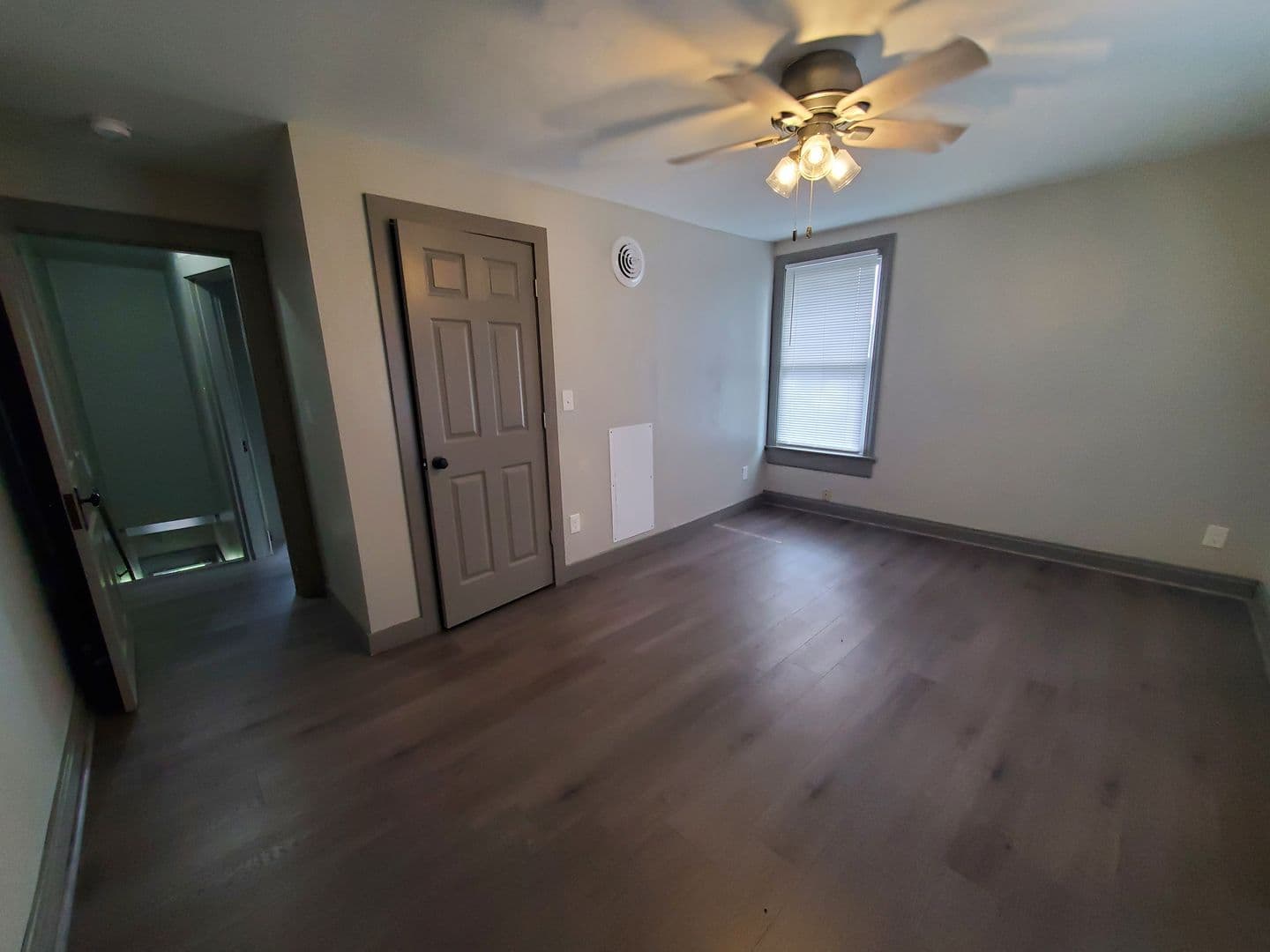 Hamilton Apartment: 618 Hayes Avenue