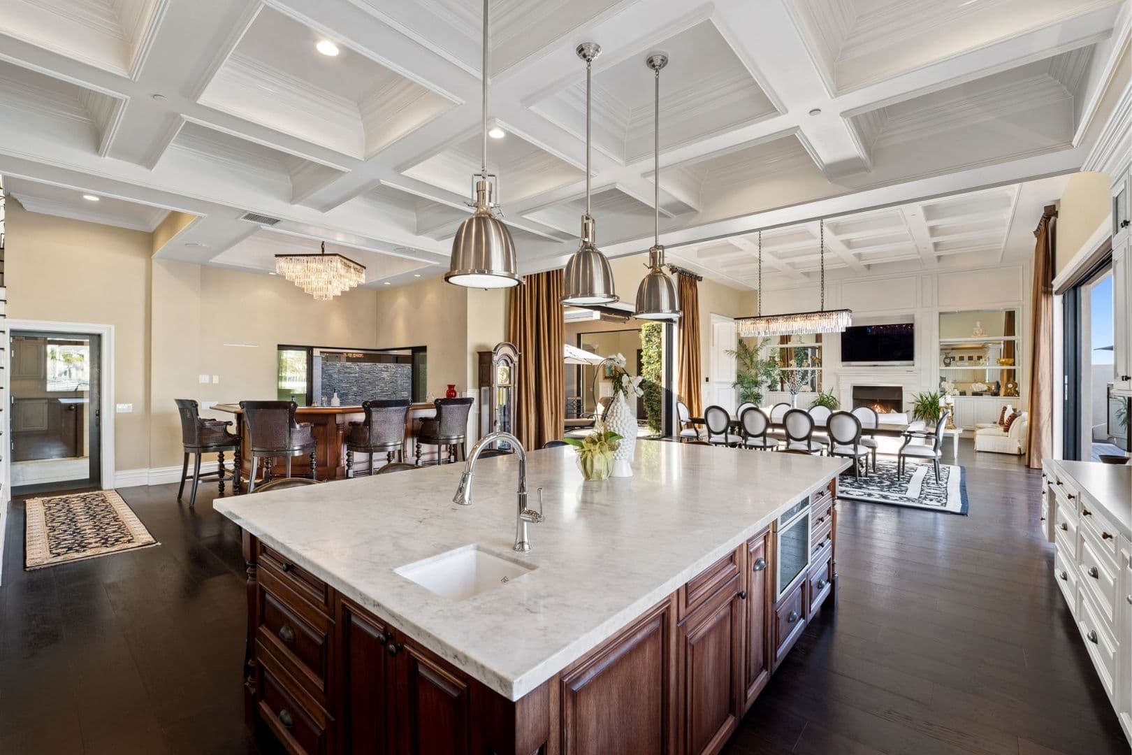 Oxnard House: 4490 Eastbourne Bay