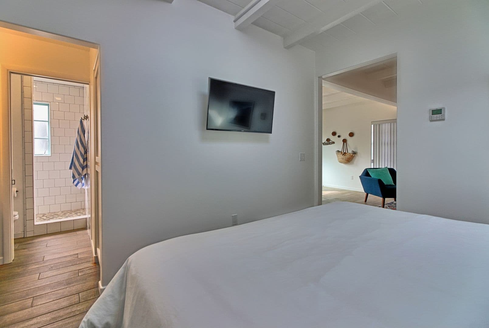 Ventura Apartment: 1072 Seaward