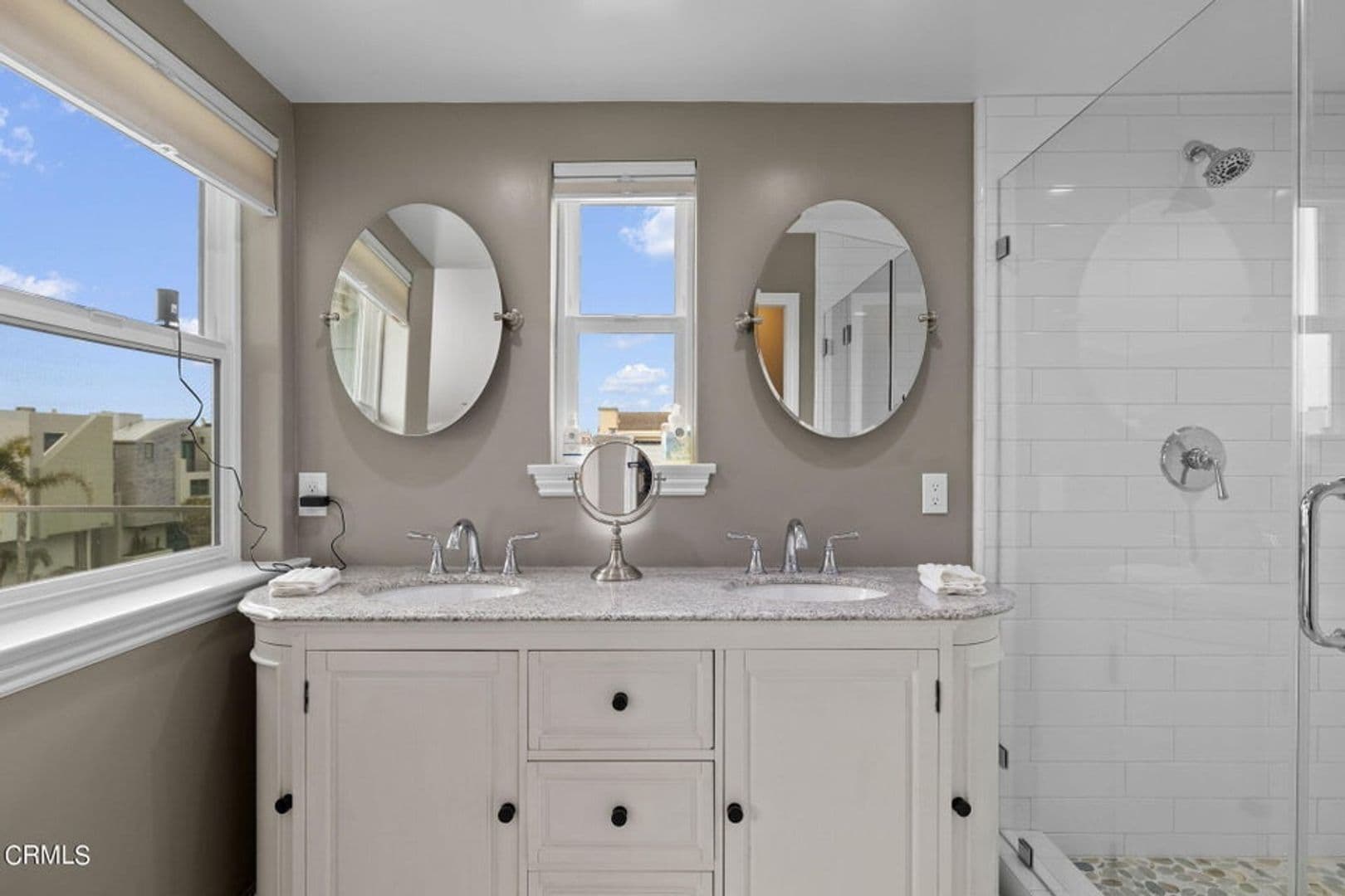 Oxnard Apartment: 104 La Brea St
