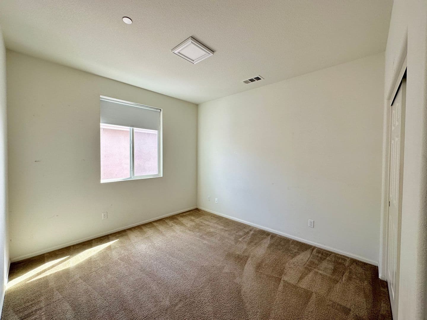 Oxnard House: 682 Seine River Way