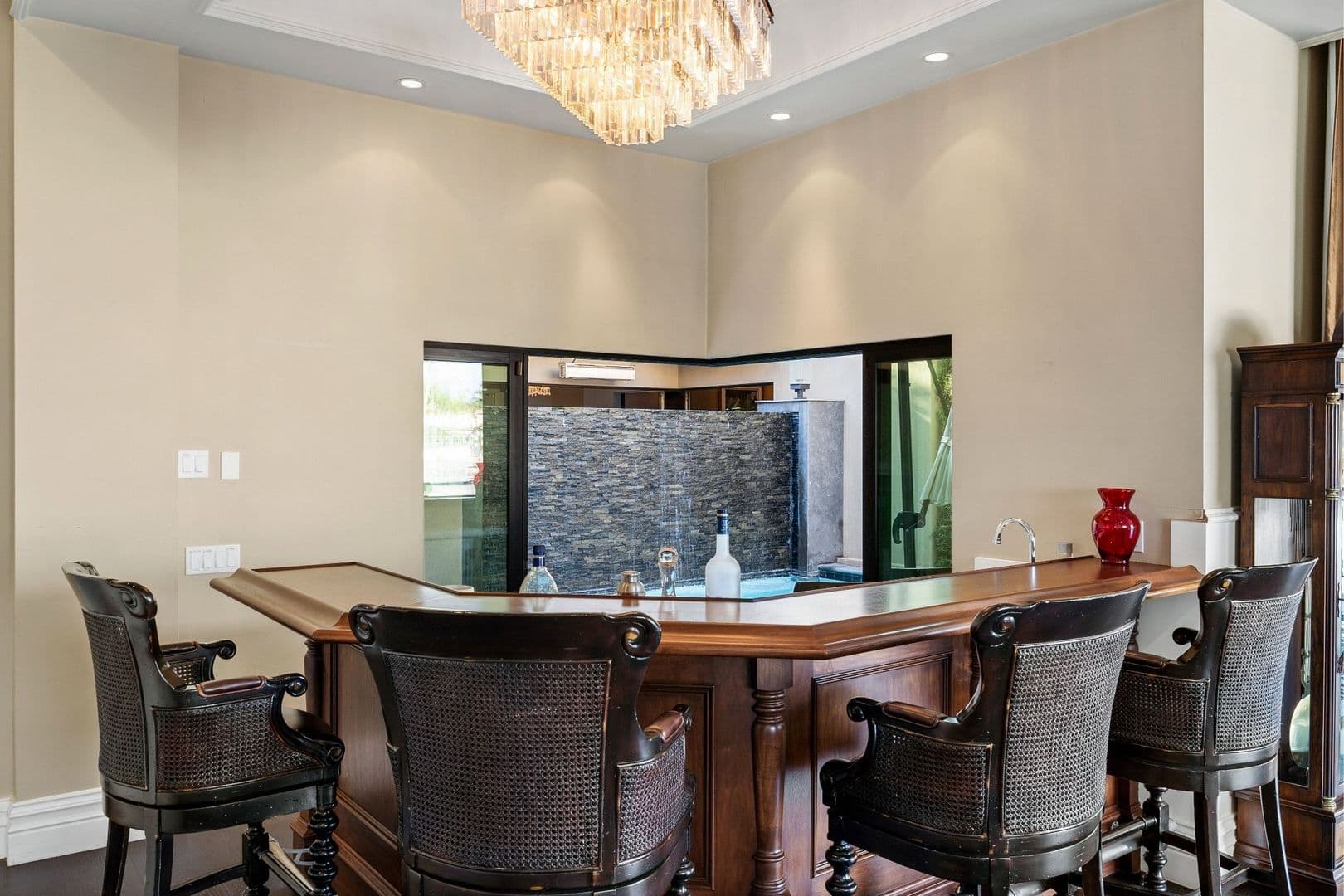 Oxnard House: 4490 Eastbourne Bay