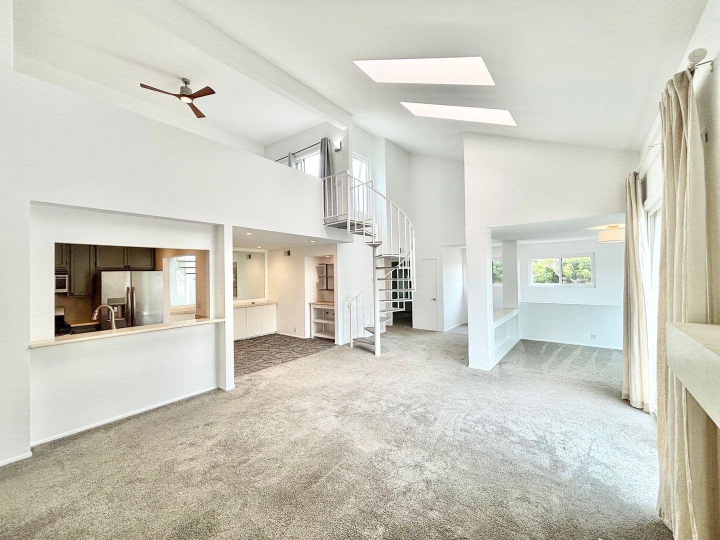 Oxnard House: 2287 Martinique Ln