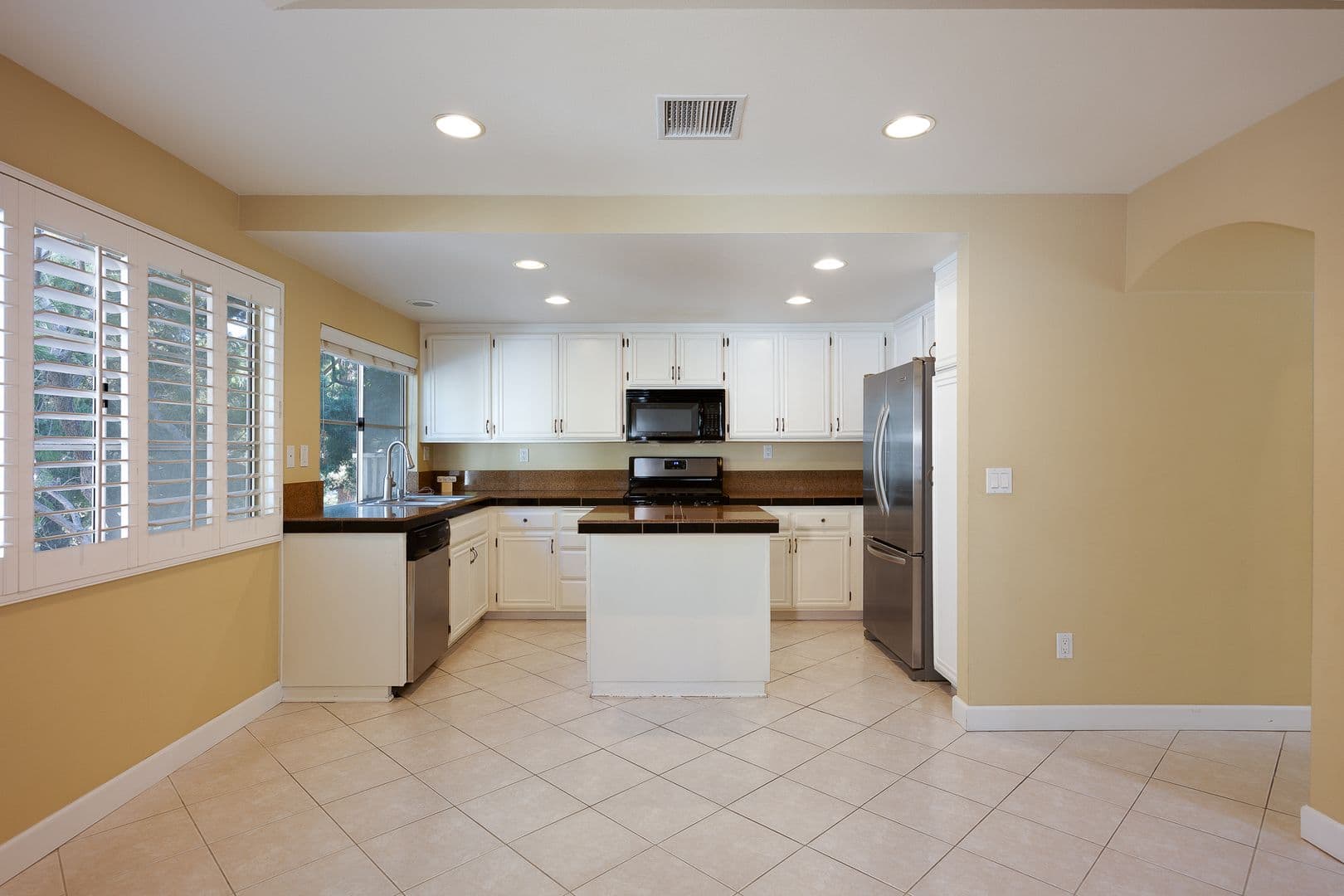 Ventura House: 935 Goodman St
