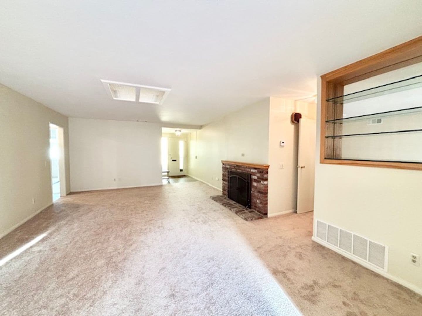 Port Hueneme House: 2556 Neptune Pl