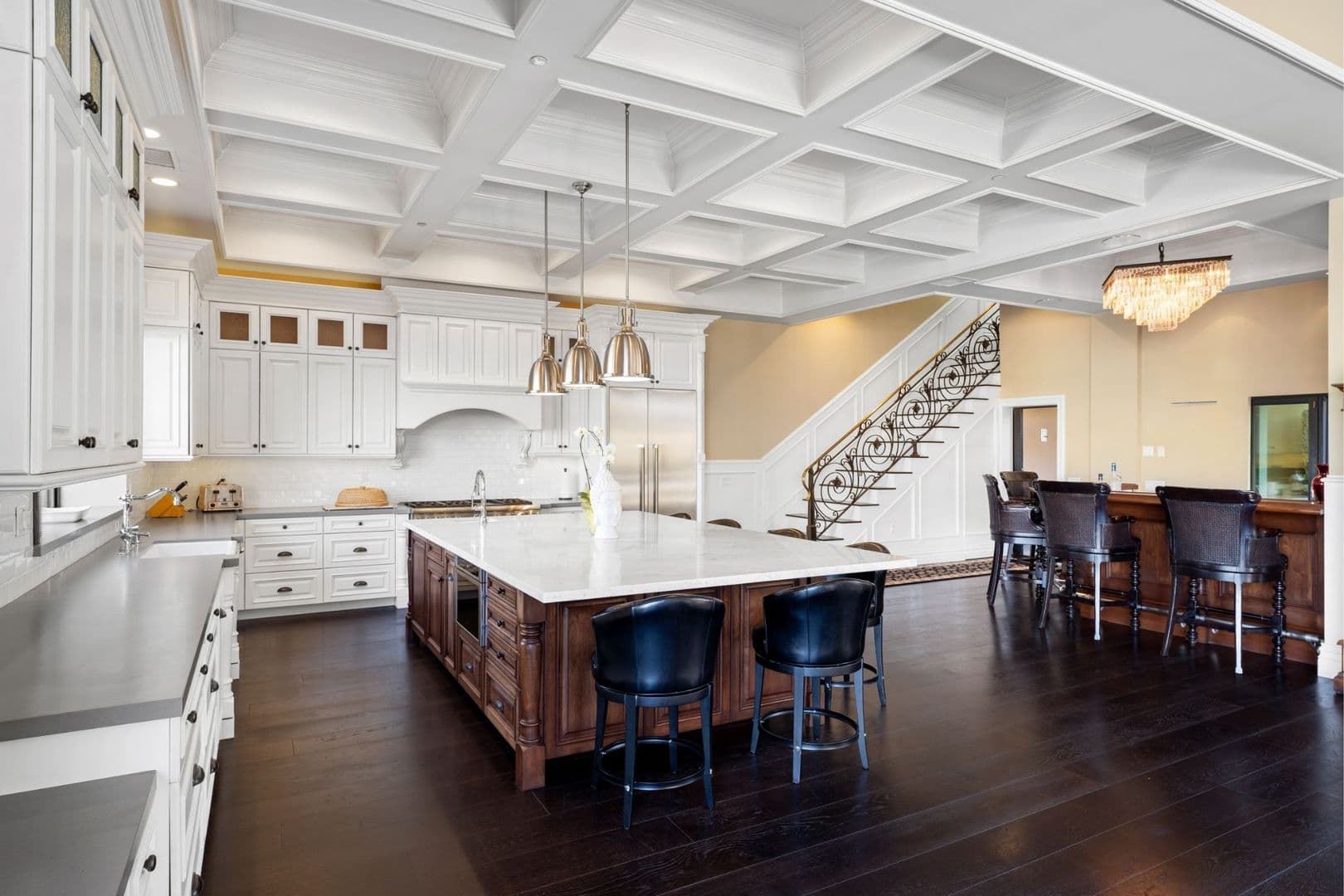 Oxnard House: 4490 Eastbourne Bay