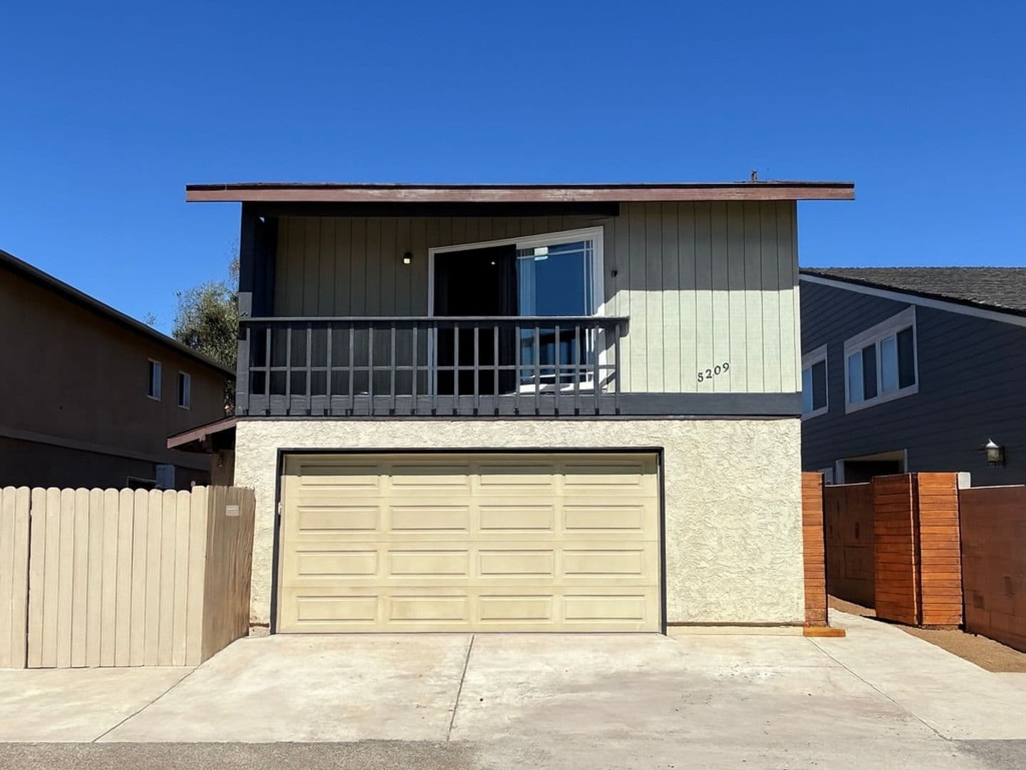 Oxnard Apartment: 5209 Wavecrest Way