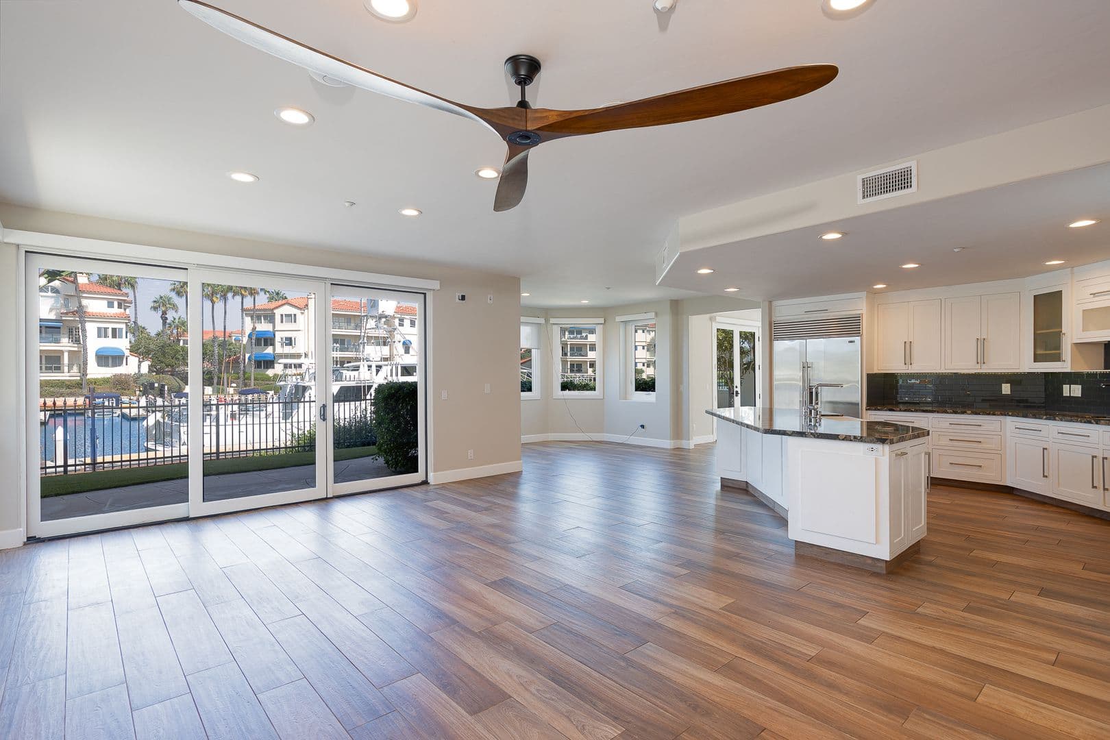 Oxnard House: 4211 W Hemlock St