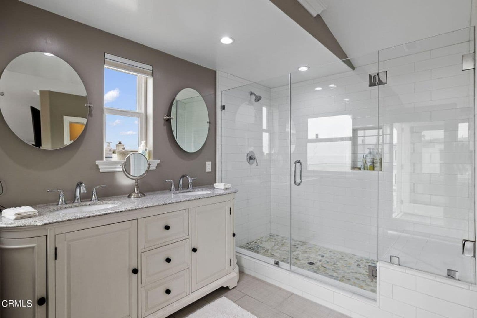 Oxnard Apartment: 104 La Brea St