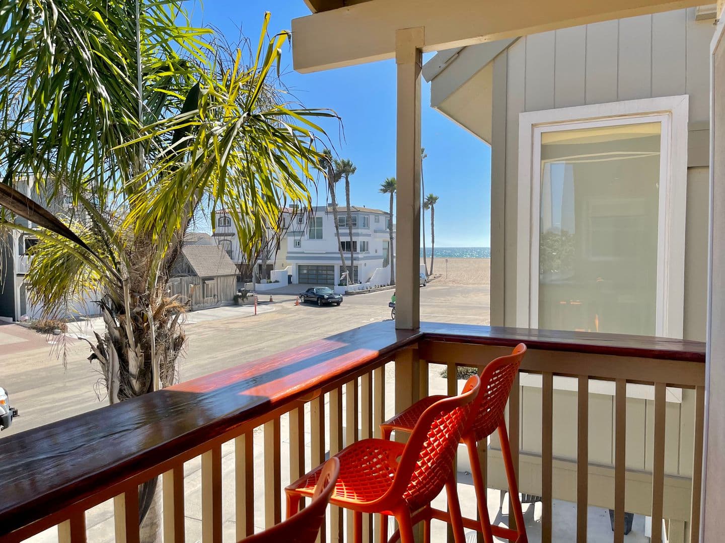 Oxnard House: 117 La Brea St