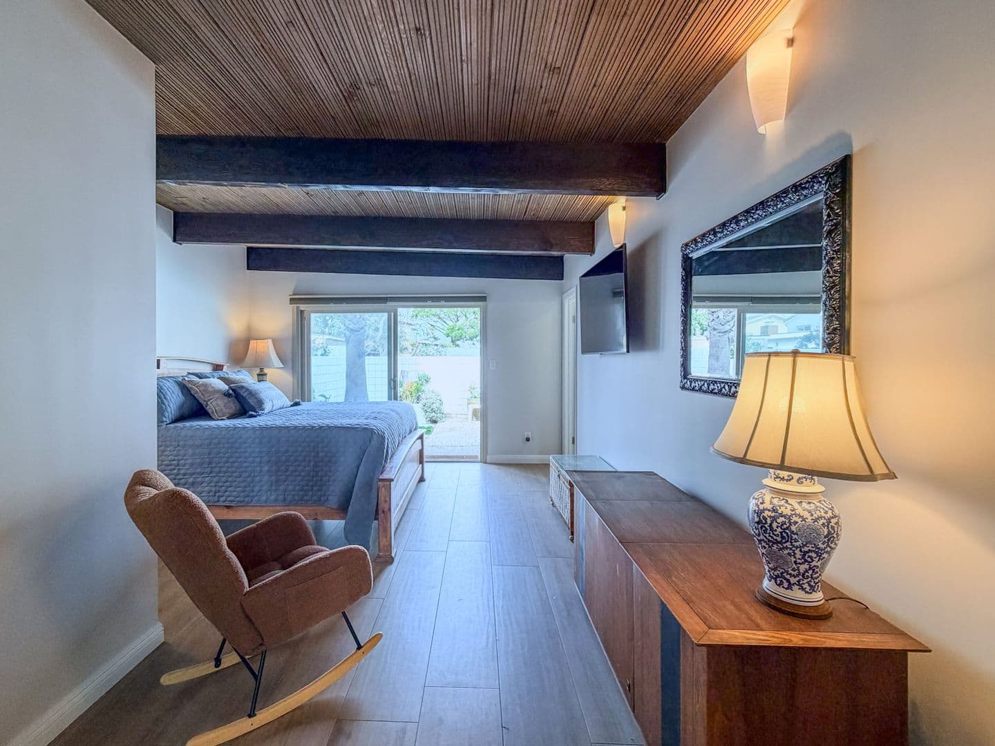Ventura House: 1327 Devon Ln