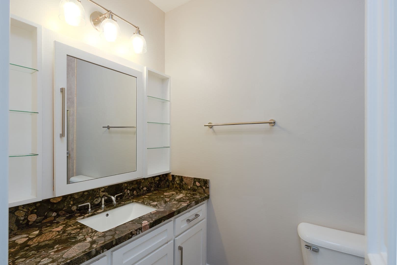 Oxnard House: 4211 W Hemlock St