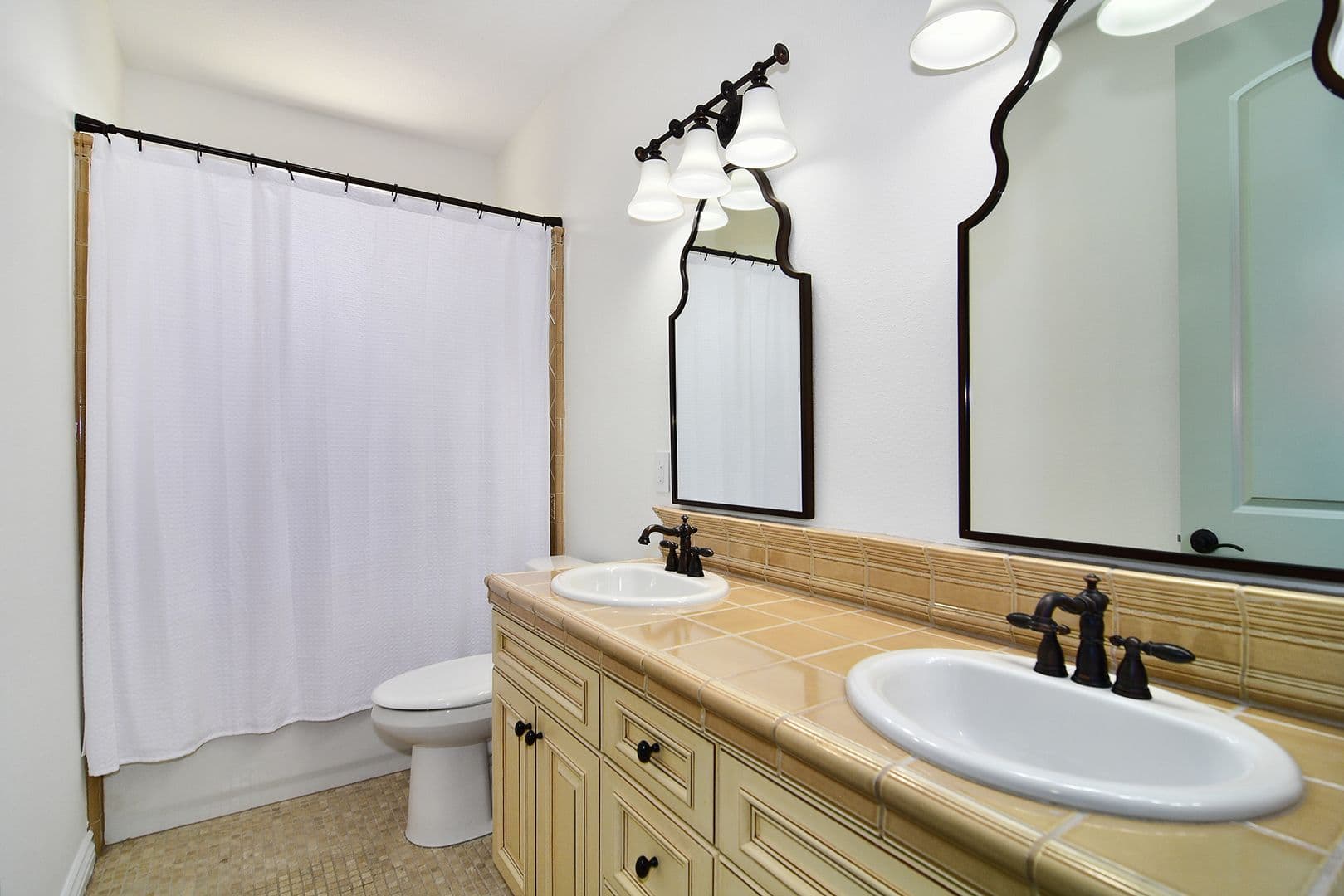 Oxnard House: 4011 Adriatic St.