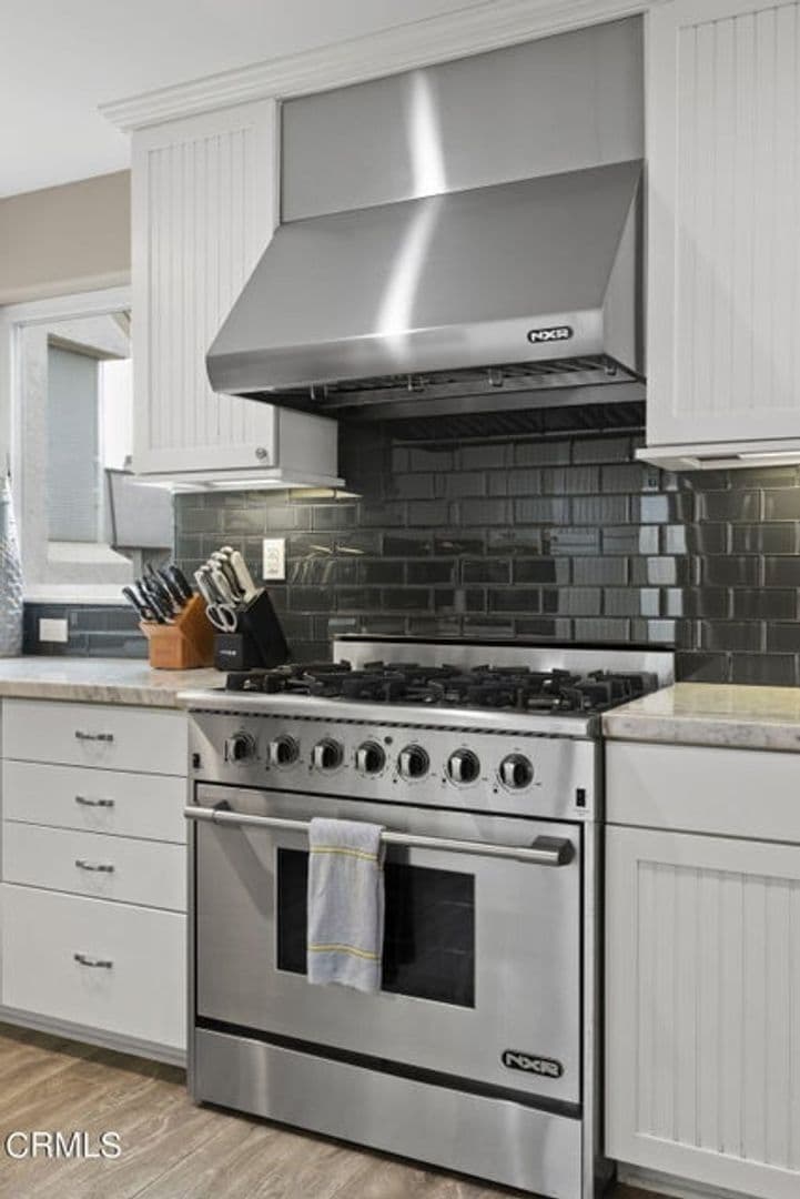 Oxnard Apartment: 104 La Brea St