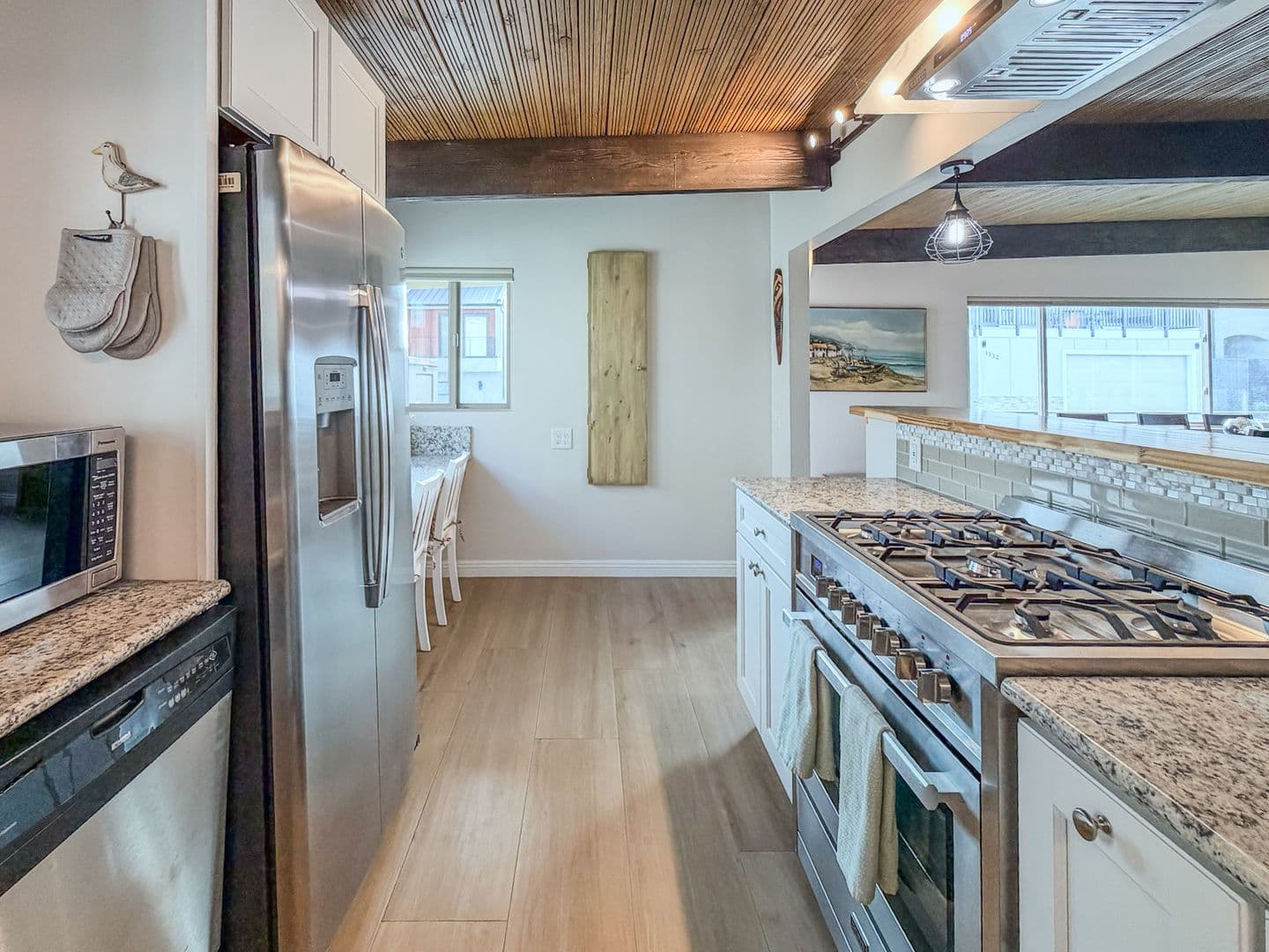 Ventura House: 1327 Devon Ln