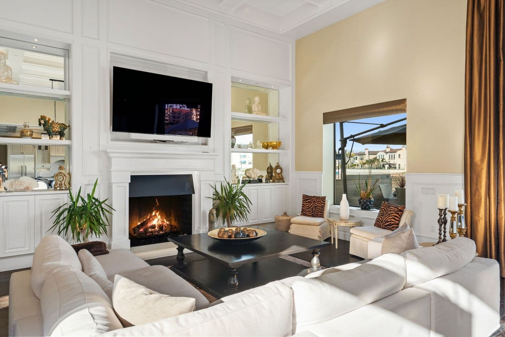 Oxnard House: 4490 Eastbourne Bay
