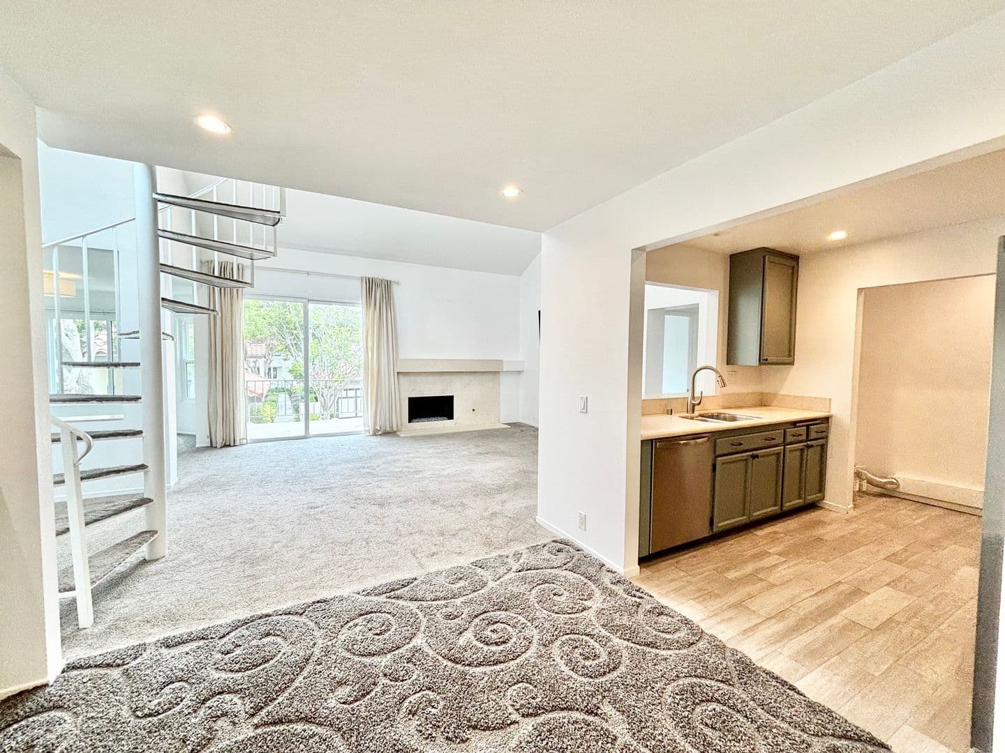 Oxnard House: 2287 Martinique Ln