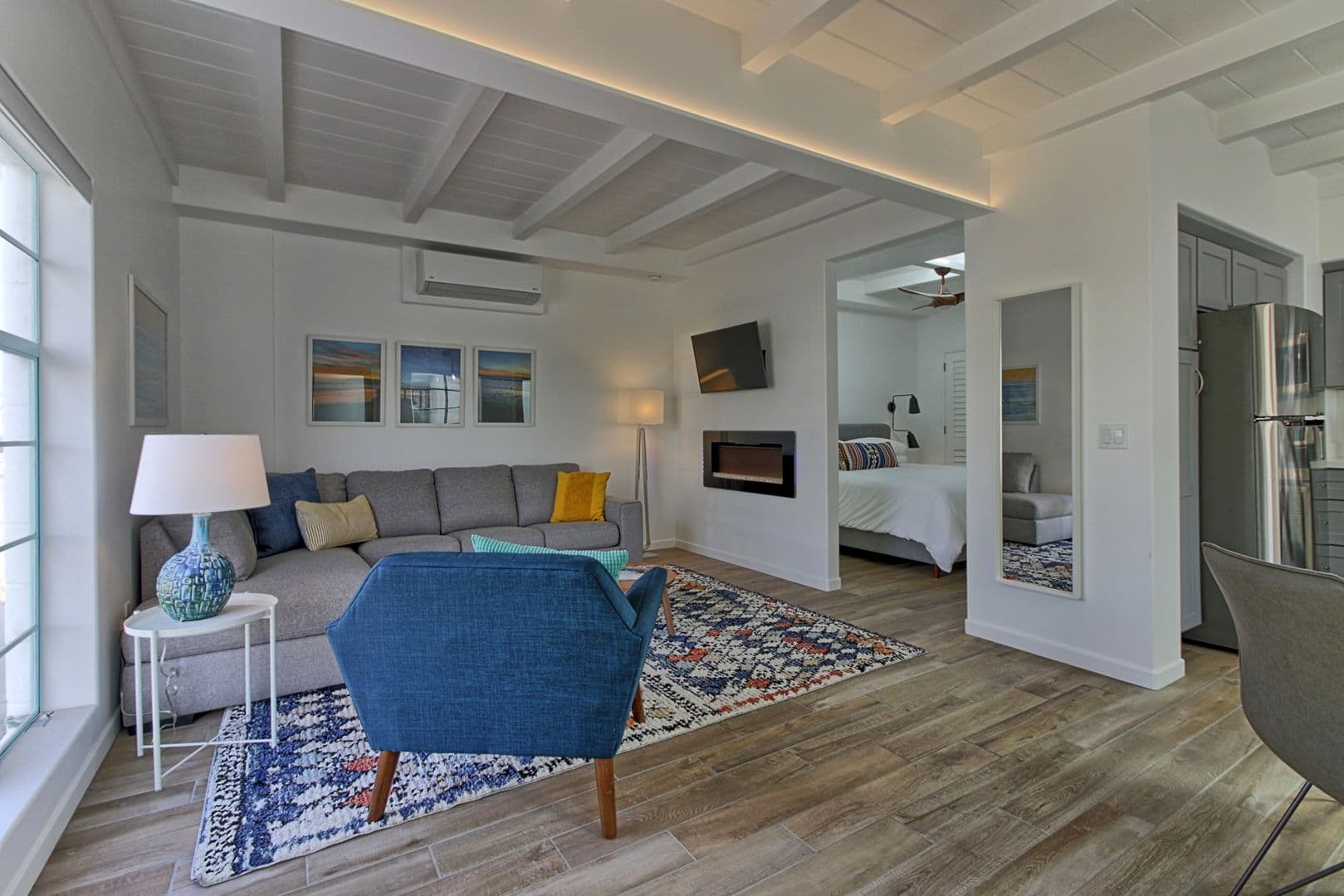 Ventura Apartment: 1072 Seaward