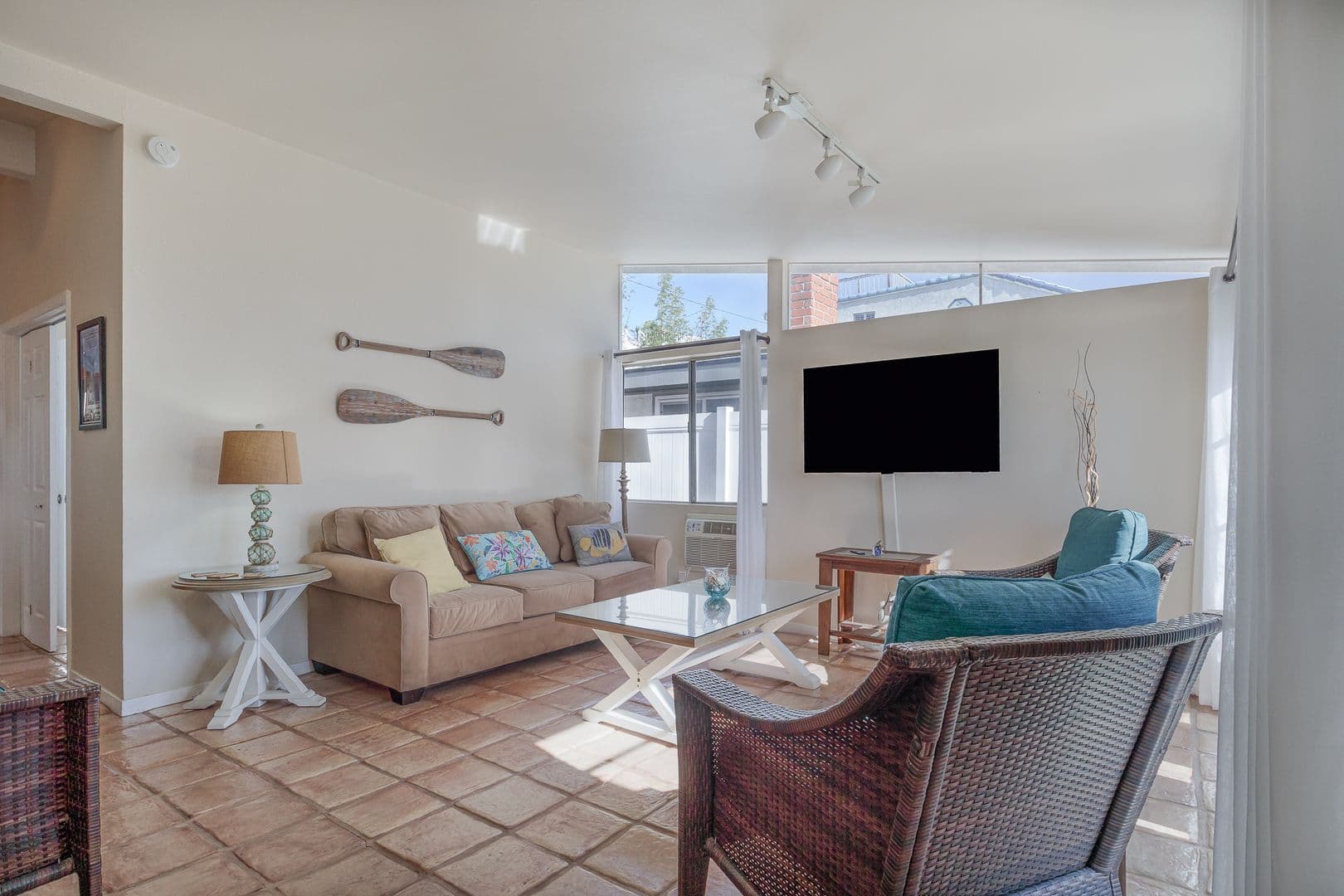 Oxnard Apartment: 207 Rossmore Drive