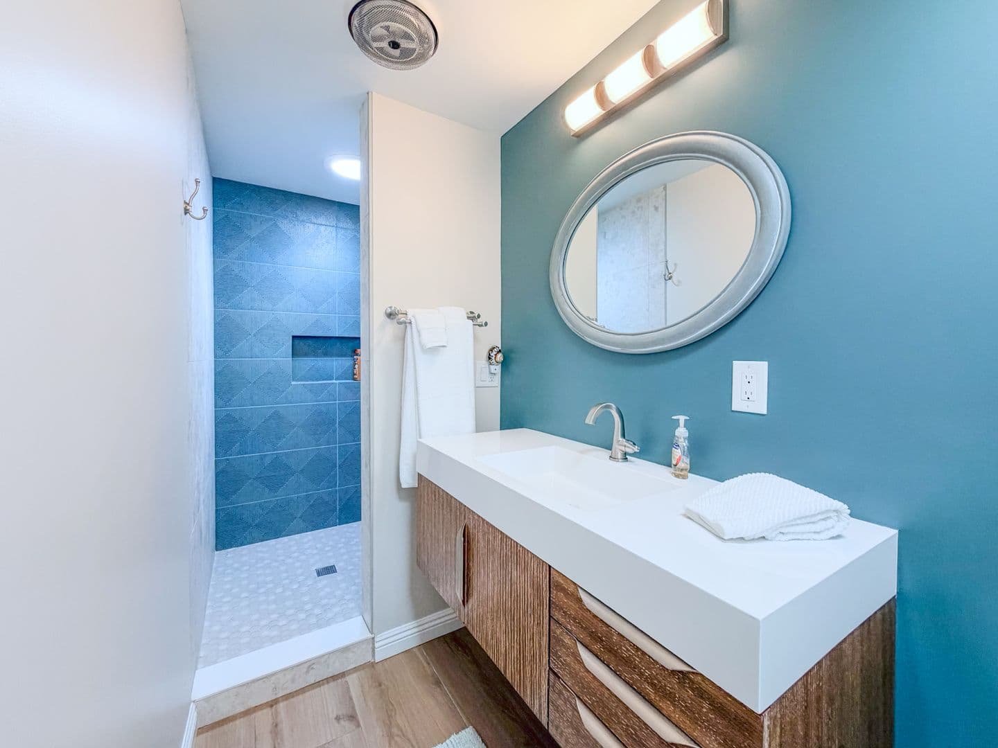 Ventura House: 1327 Devon Ln