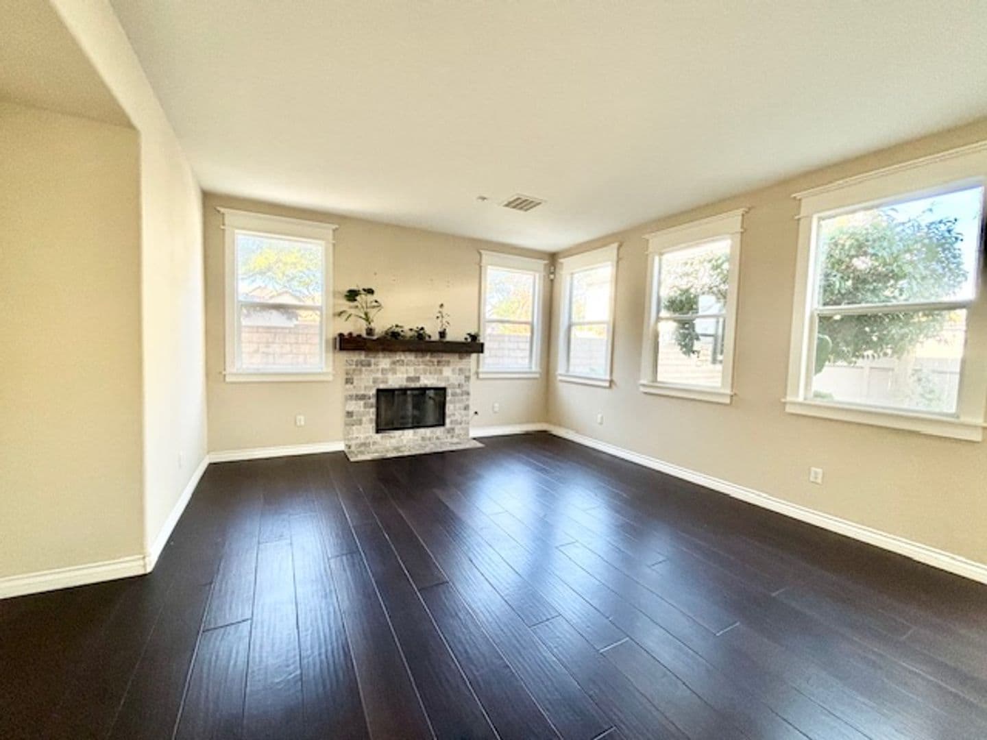 Oxnard Apartment: 417 Morado Pl
