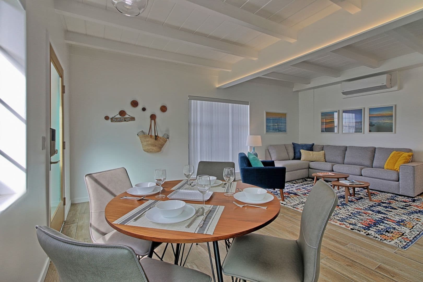 Ventura Apartment: 1072 Seaward