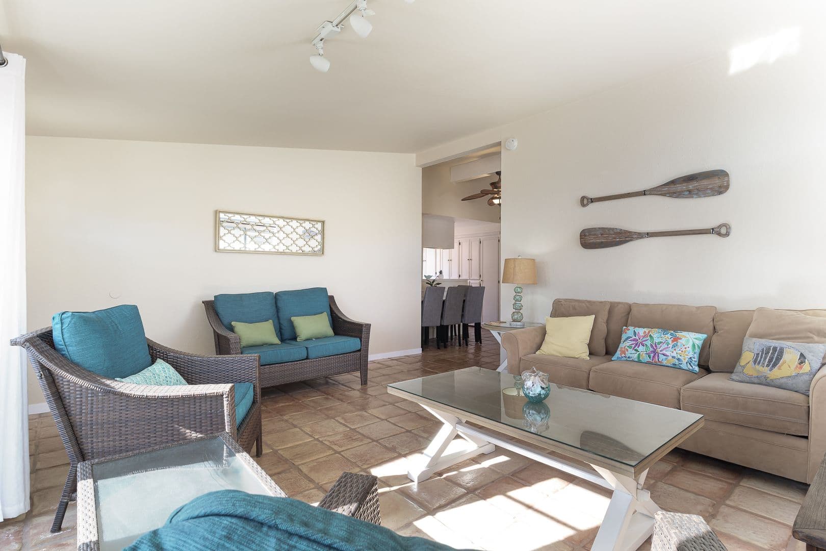 Oxnard Apartment: 207 Rossmore Drive
