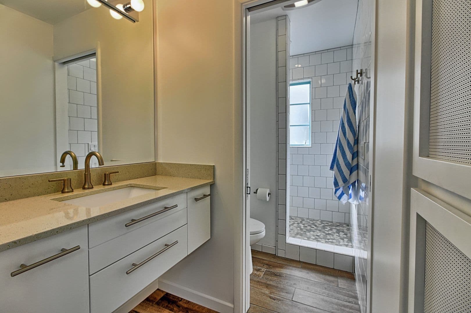 Ventura Apartment: 1072 Seaward