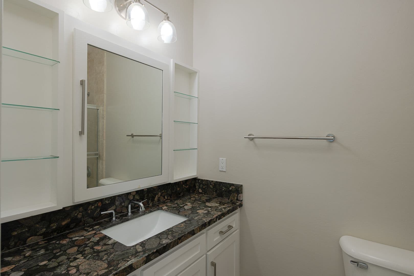 Oxnard House: 4211 W Hemlock St