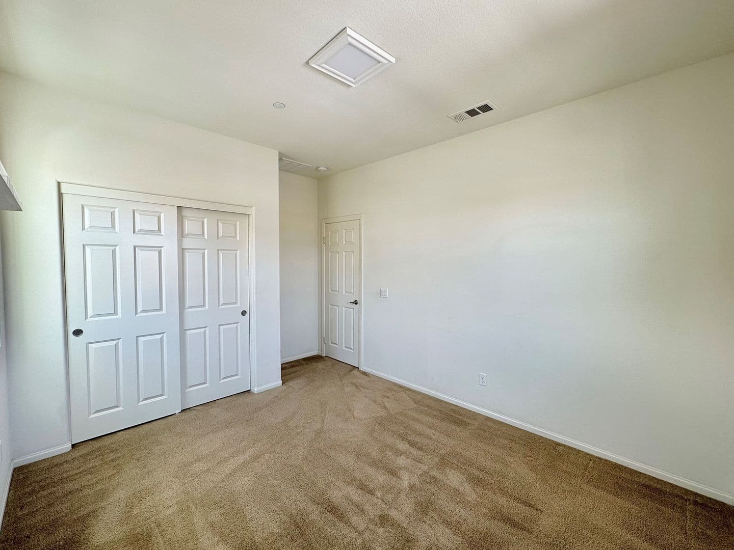 Oxnard House: 682 Seine River Way