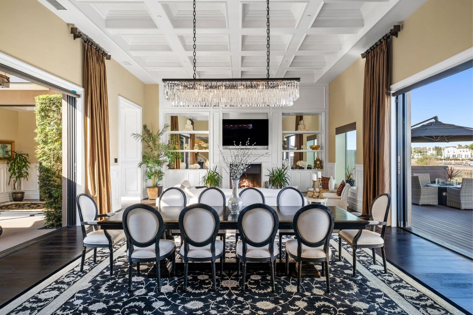Oxnard House: 4490 Eastbourne Bay