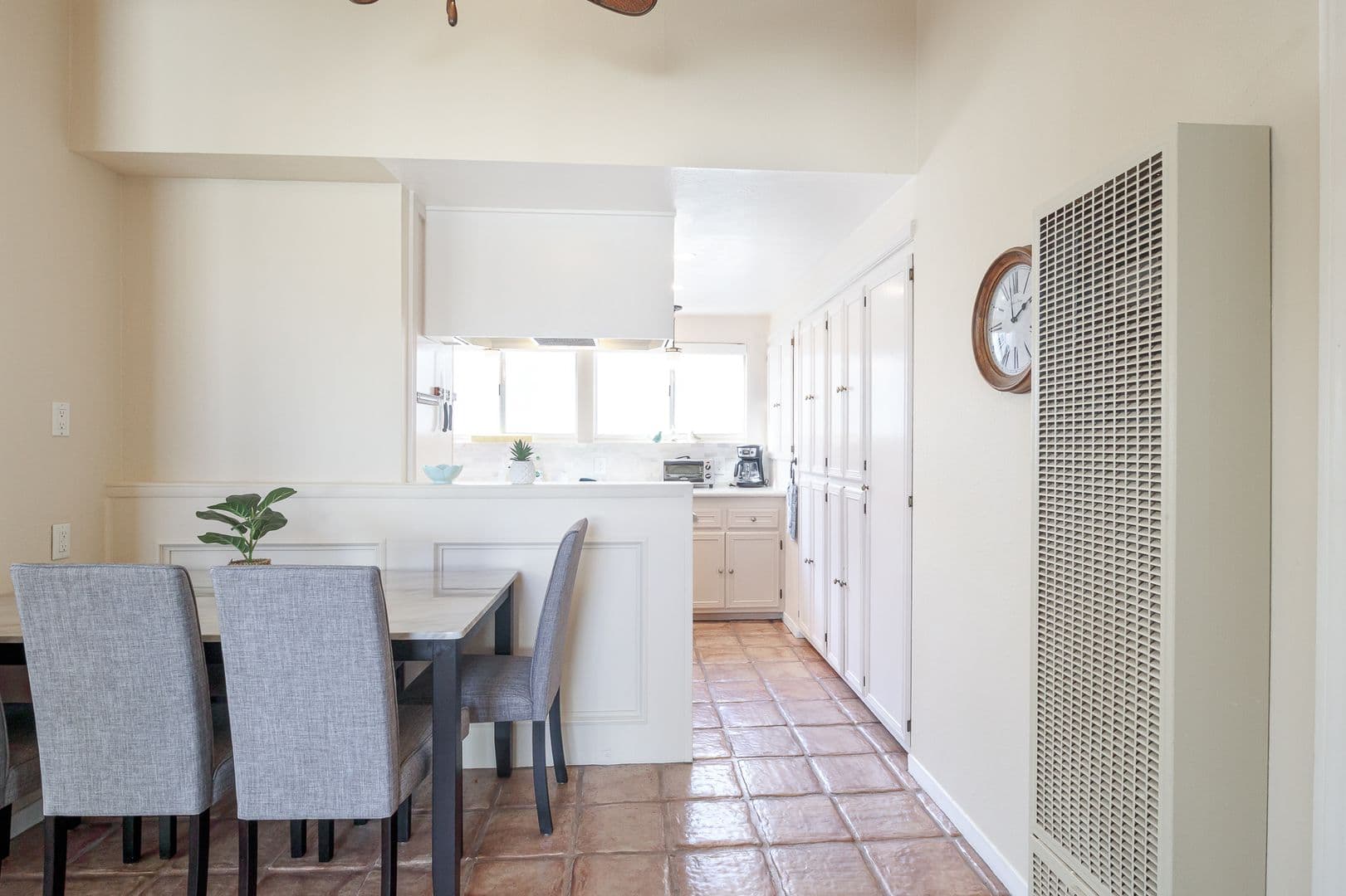 Oxnard Apartment: 207 Rossmore Drive