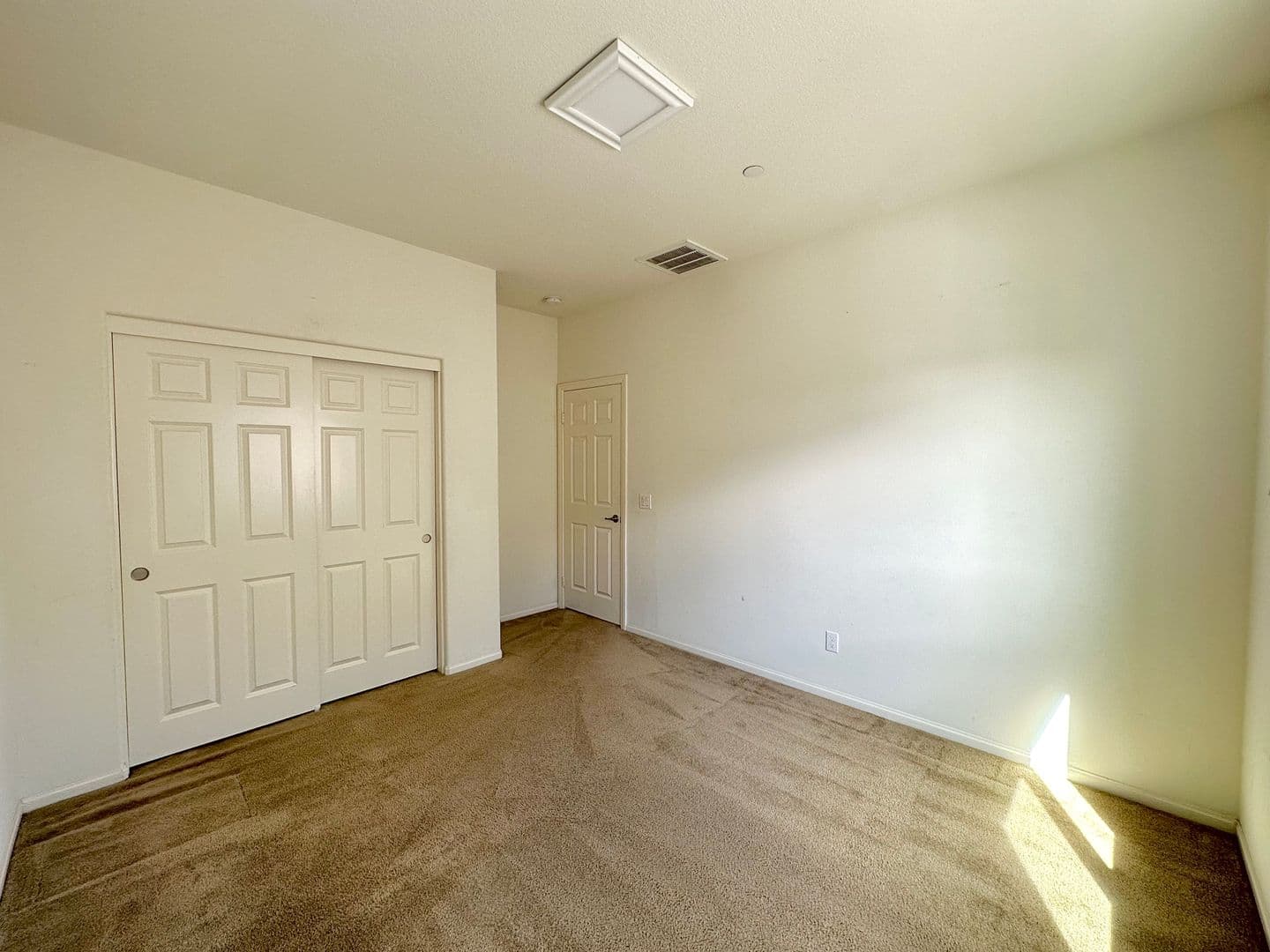 Oxnard House: 682 Seine River Way