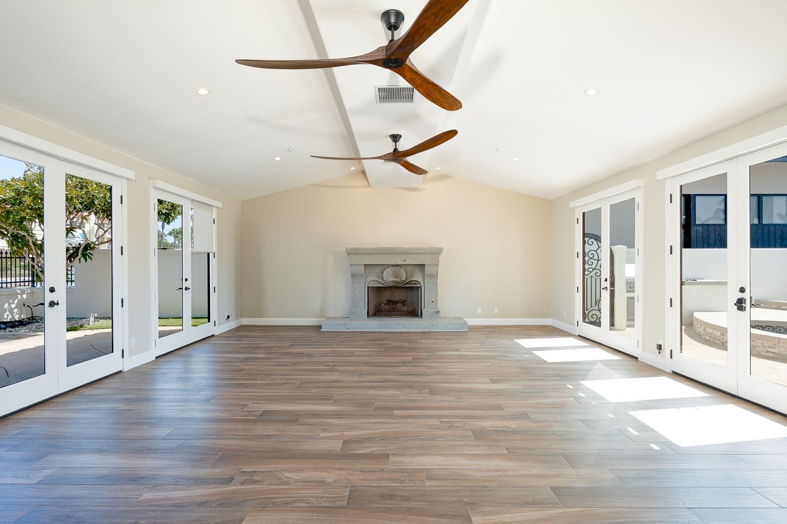 Oxnard House: 4211 W Hemlock St