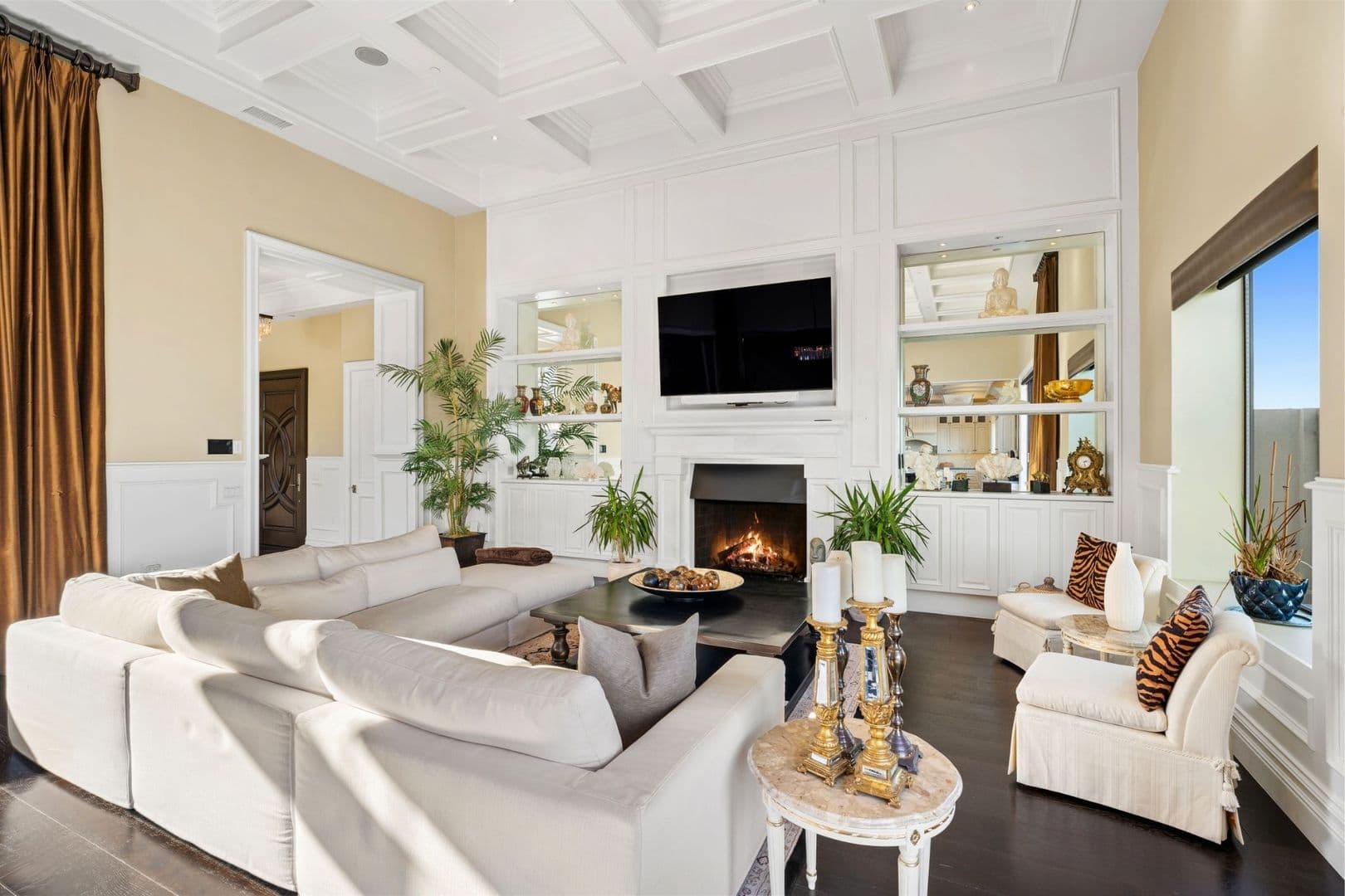 Oxnard House: 4490 Eastbourne Bay