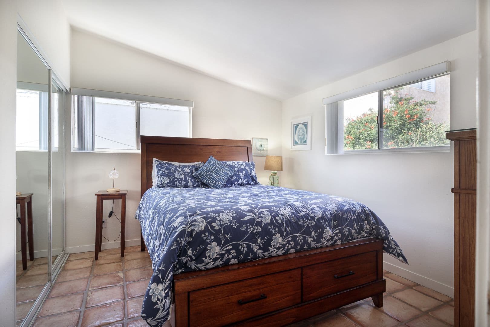 Oxnard Apartment: 207 Rossmore Drive