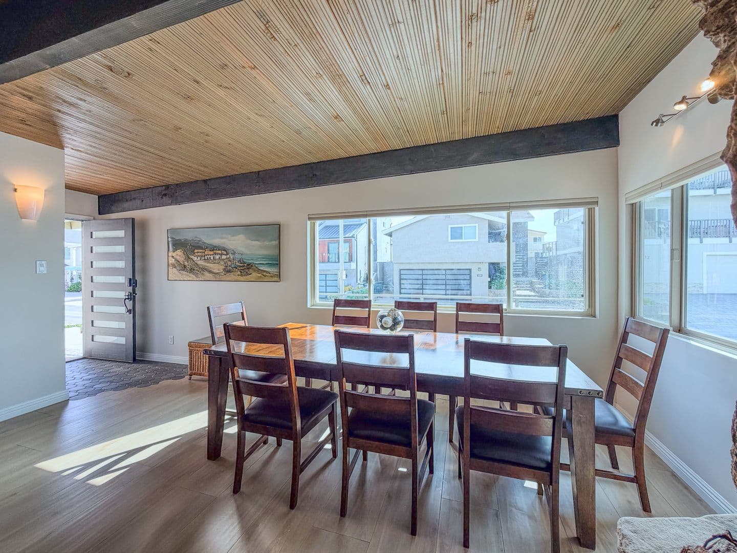 Ventura House: 1327 Devon Ln