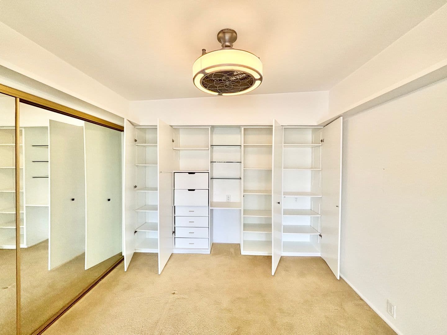 Oxnard House: 2287 Martinique Ln