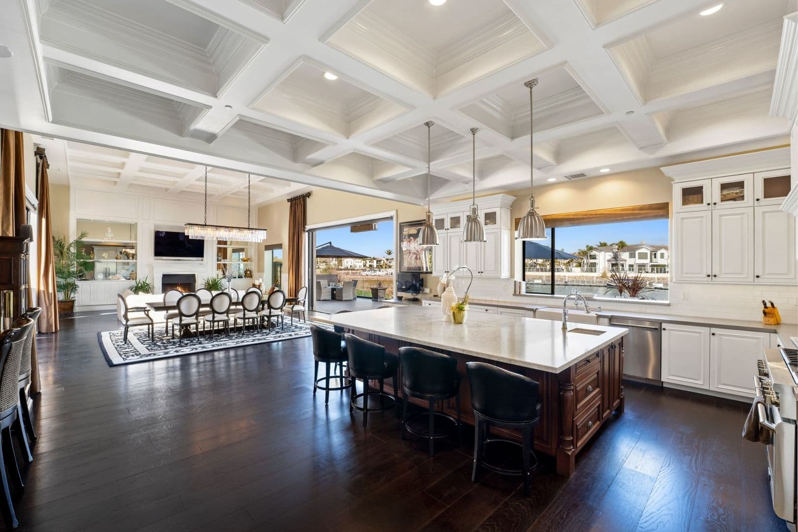 Oxnard House: 4490 Eastbourne Bay