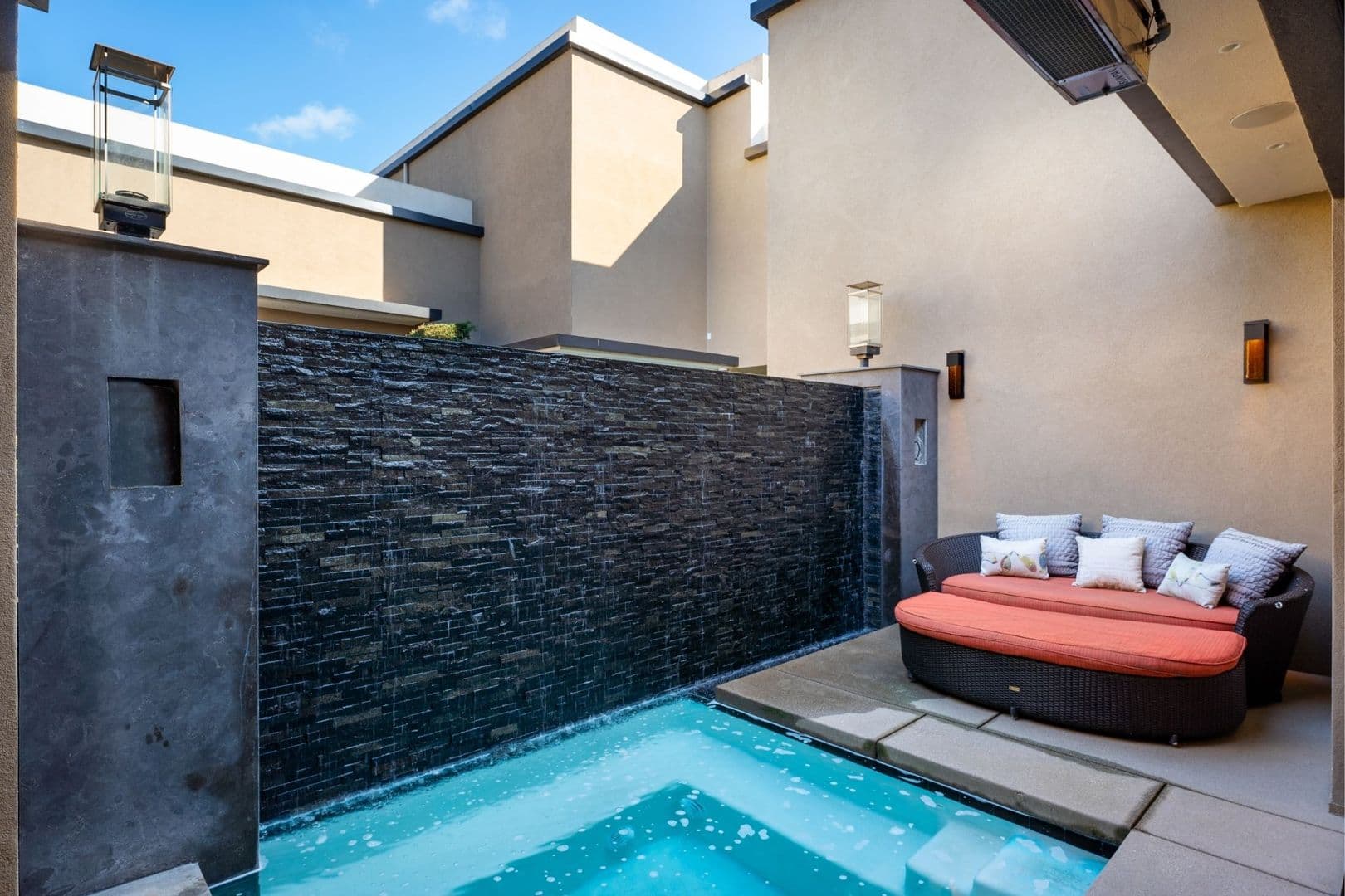 Oxnard House: 4490 Eastbourne Bay