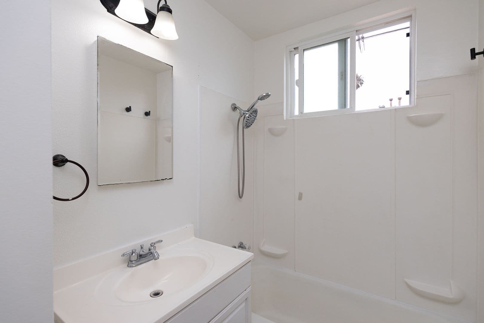 Oxnard House: 136 Oxnard Ave