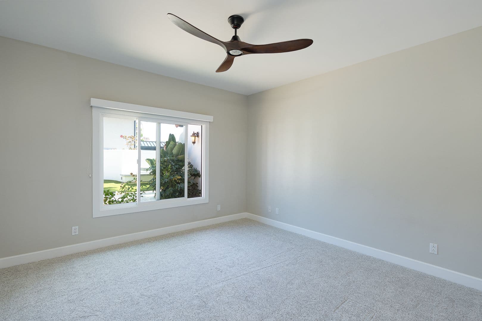 Oxnard House: 4211 W Hemlock St
