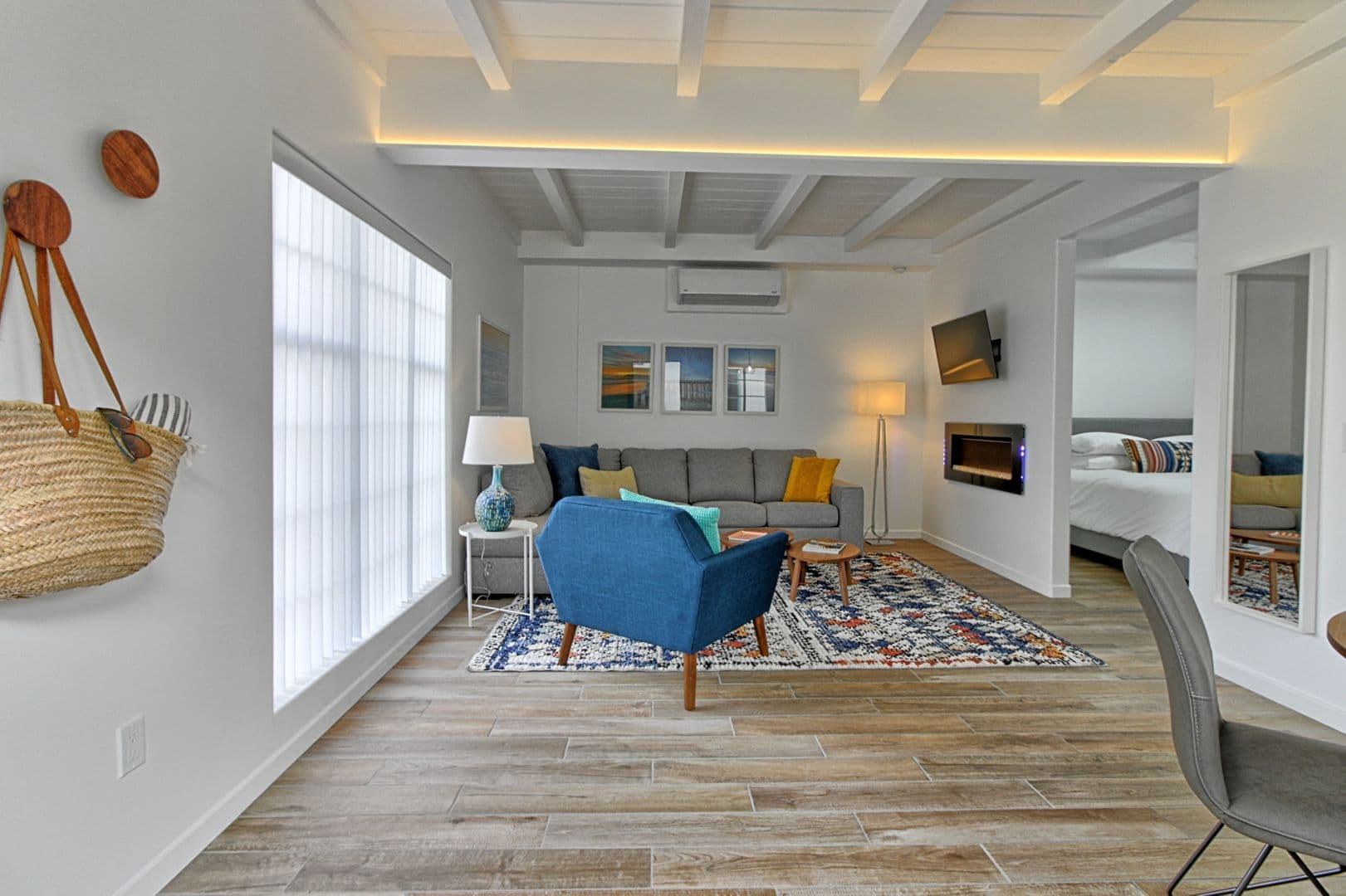 Ventura Apartment: 1072 Seaward