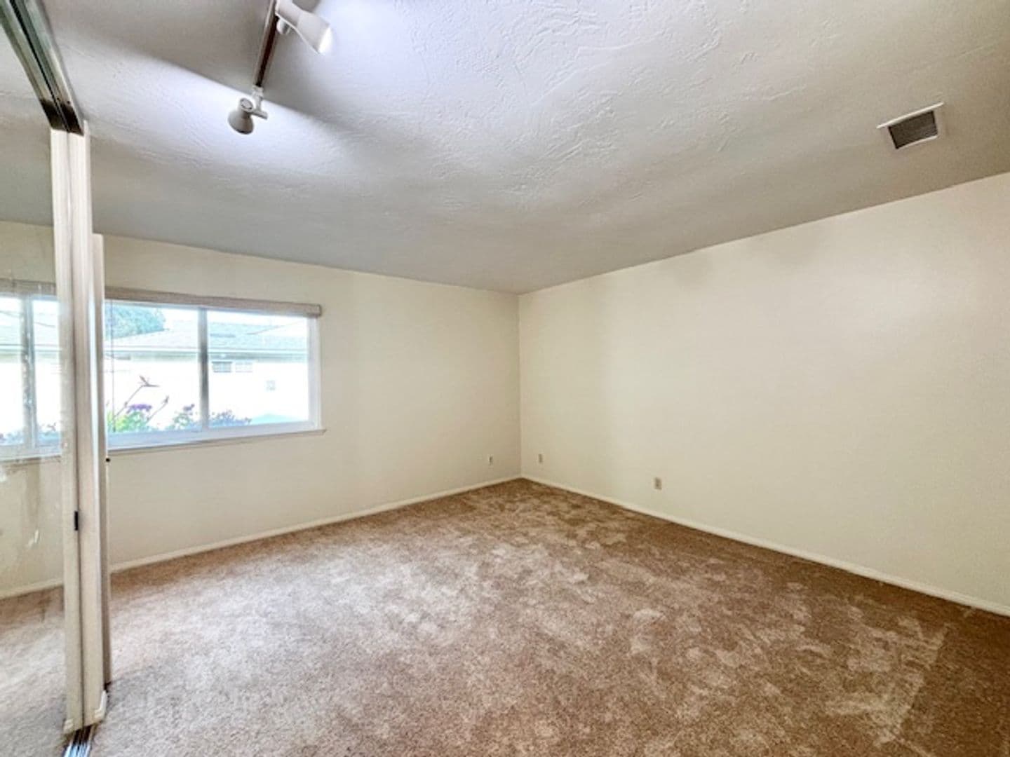 Port Hueneme House: 2556 Neptune Pl