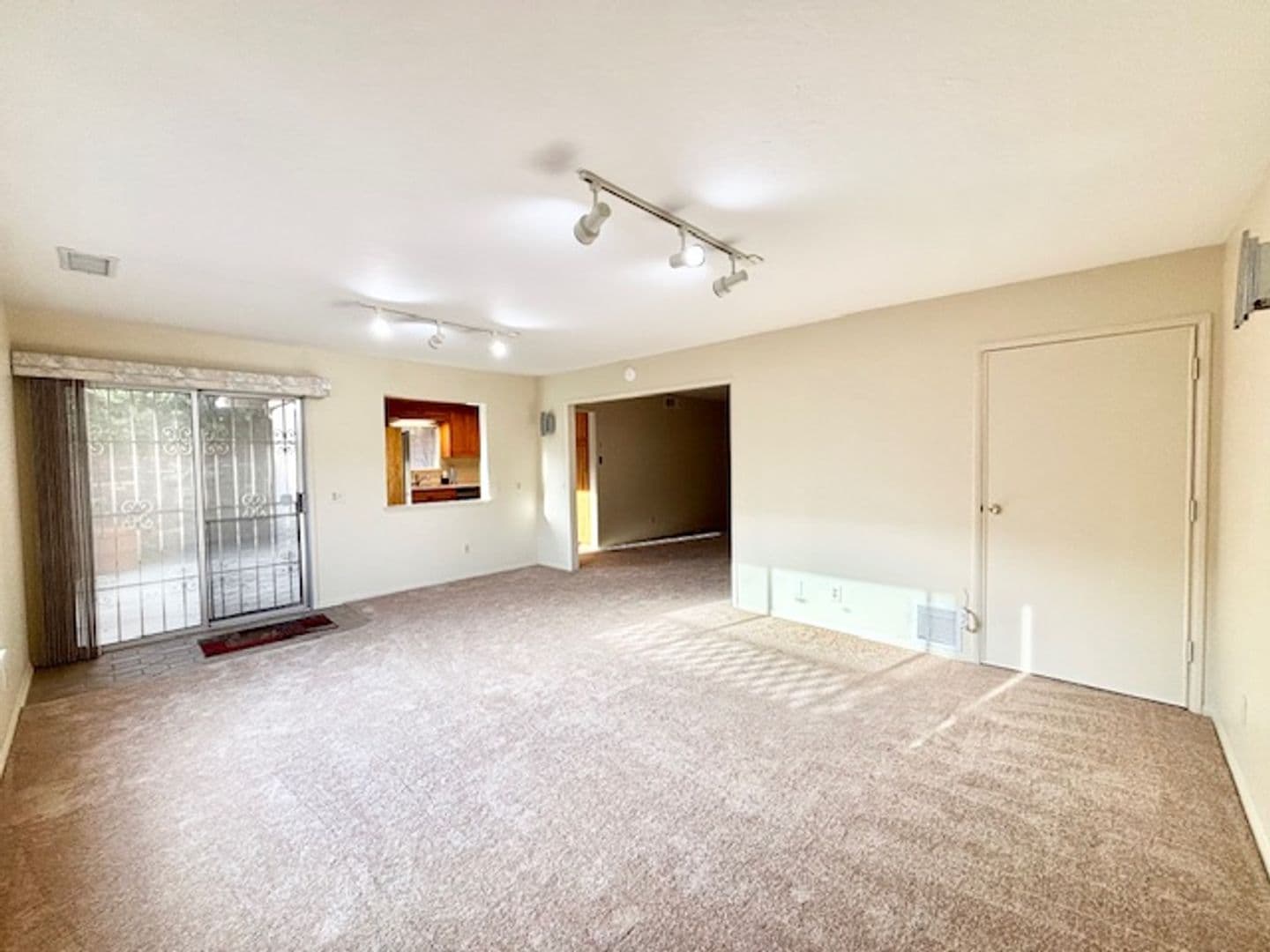 Port Hueneme House: 2556 Neptune Pl