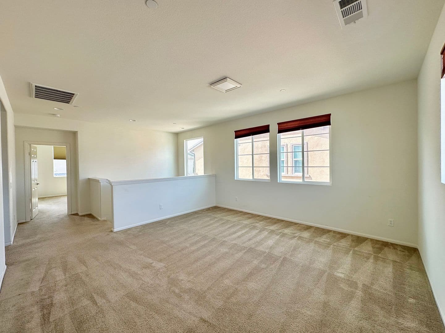 Oxnard House: 682 Seine River Way
