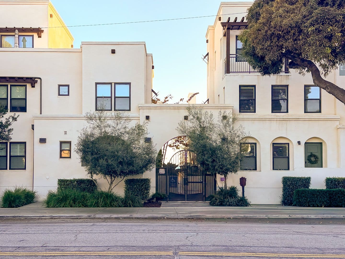 Ventura House: 1568 E Thompson Blvd