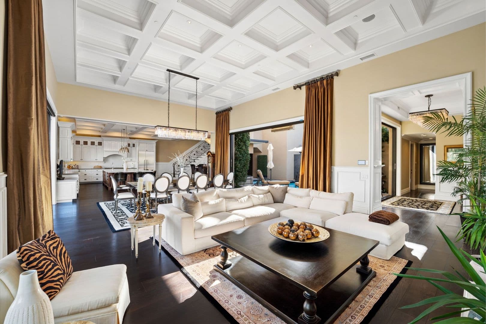 Oxnard House: 4490 Eastbourne Bay