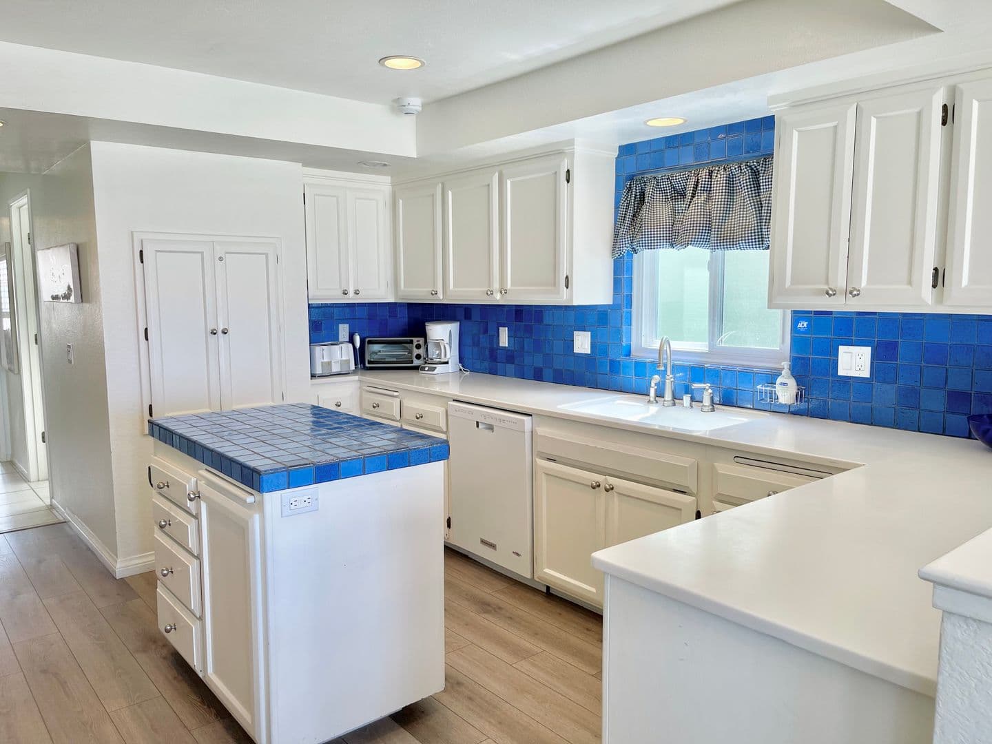 Oxnard Apartment: 4025 Ocean Dr.